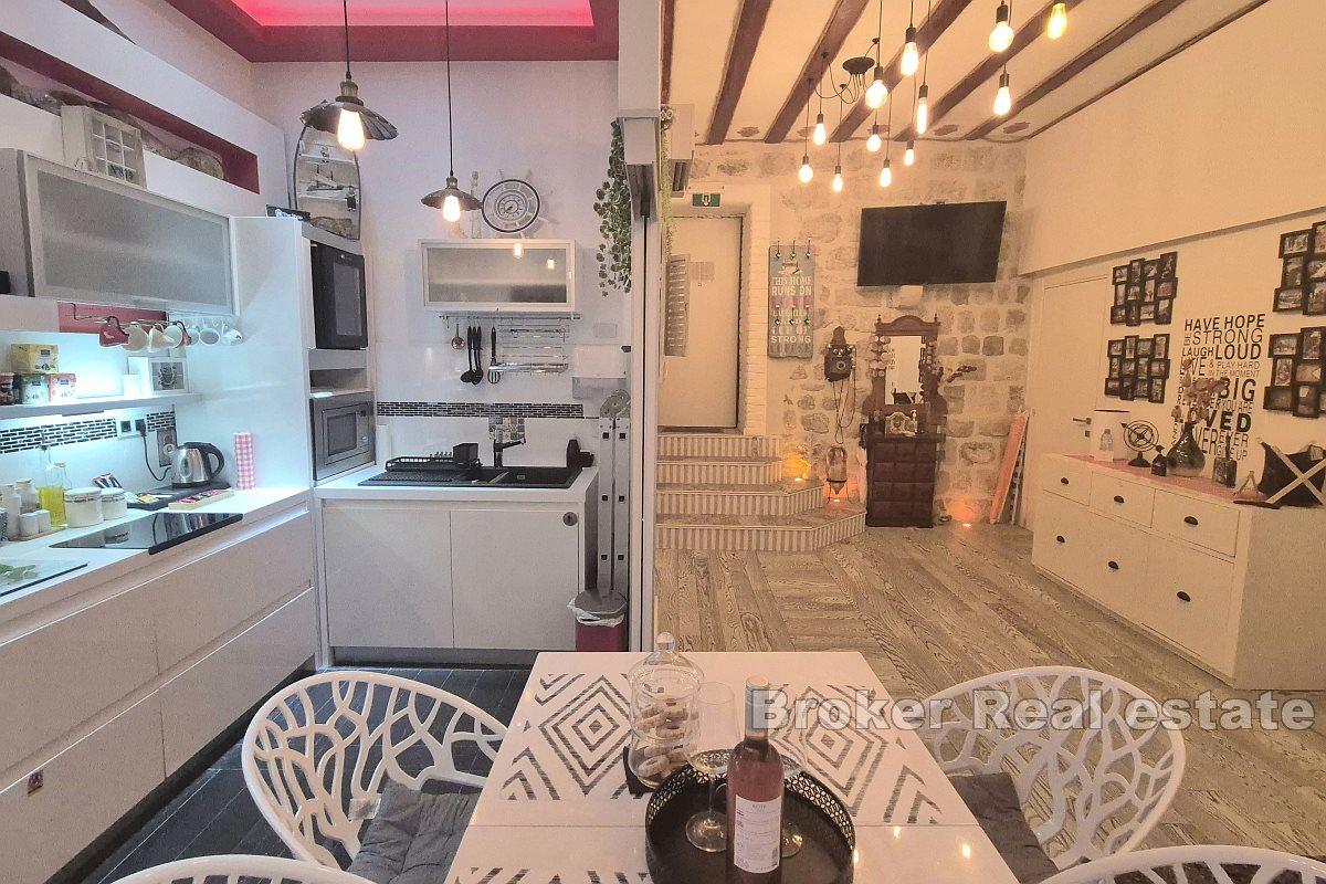 Prestigious apartment in the historic heart of the city