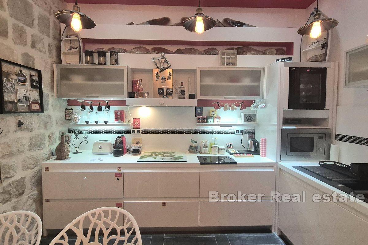 Prestigious apartment in the historic heart of the city