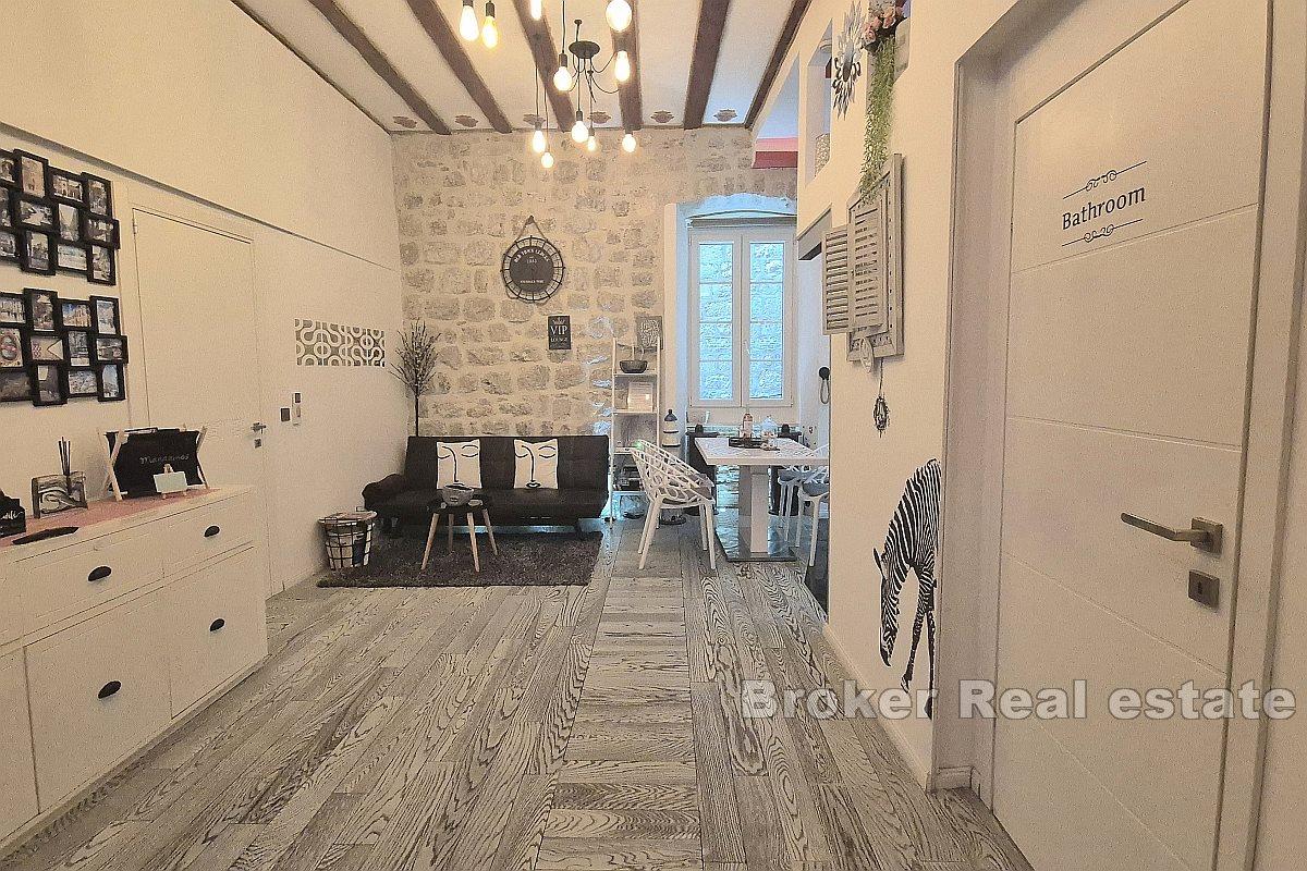 Prestigious apartment in the historic heart of the city
