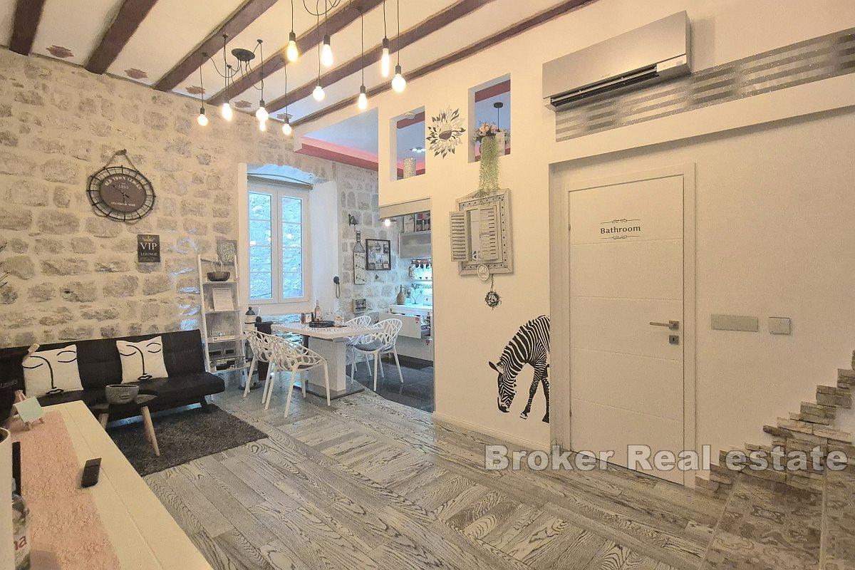 Prestigious apartment in the historic heart of the city