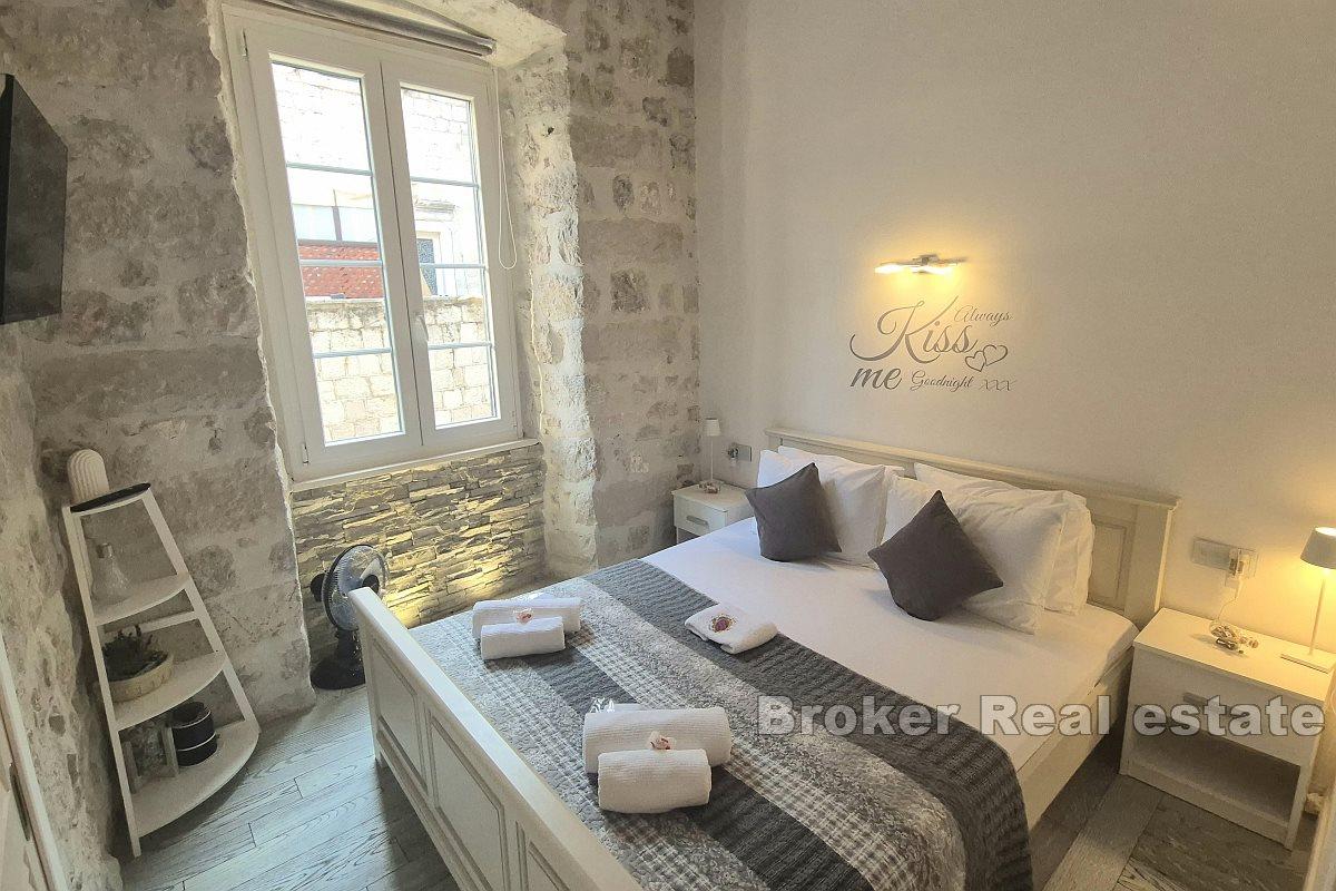 Prestigious apartment in the historic heart of the city