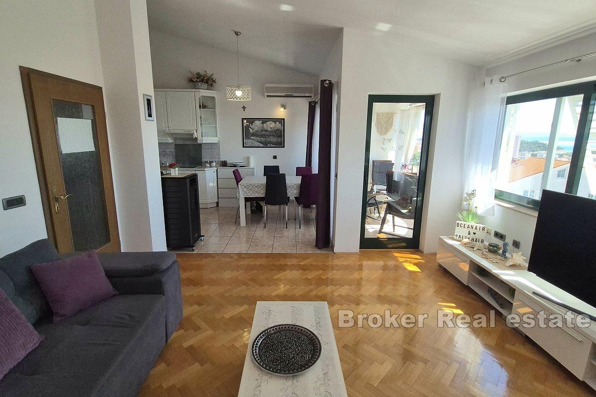 Apartment with sea view