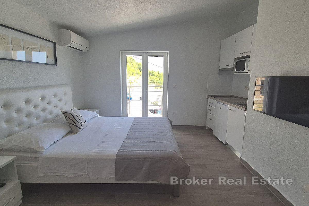 Dom z siedmioma jednostkami mieszkalnymi blisko morza