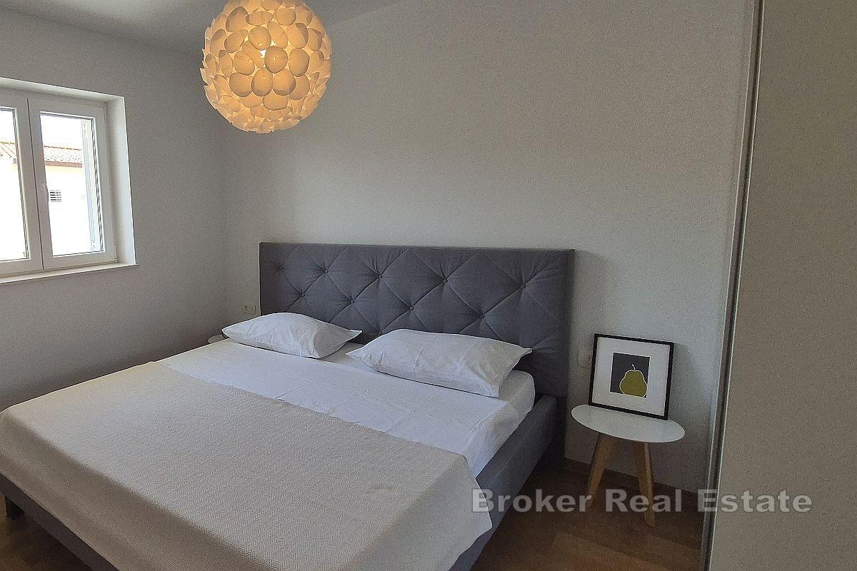 Dom z siedmioma jednostkami mieszkalnymi blisko morza