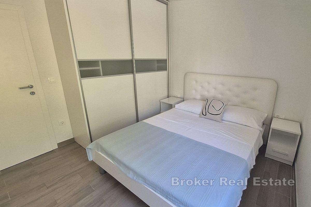 Dom z siedmioma jednostkami mieszkalnymi blisko morza