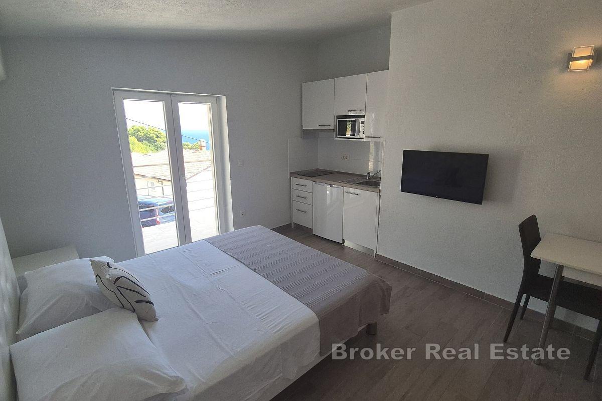 Dom z siedmioma jednostkami mieszkalnymi blisko morza