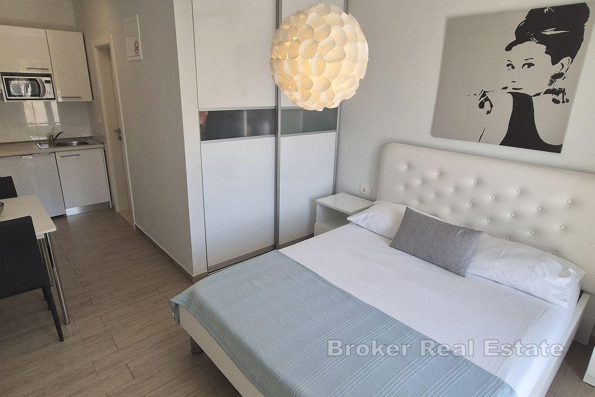 Dom z siedmioma jednostkami mieszkalnymi blisko morza