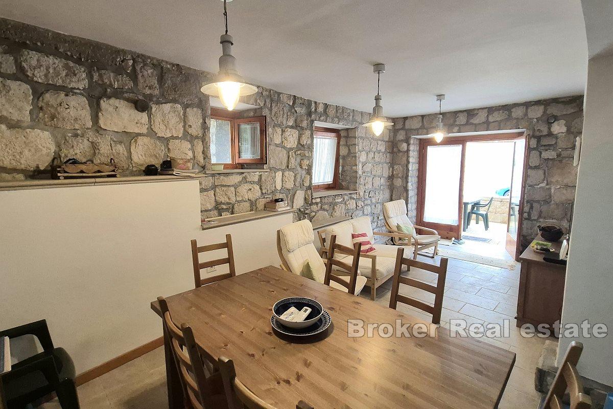 Ideální rekreační dům v klidné zátoce s výhledem na moře