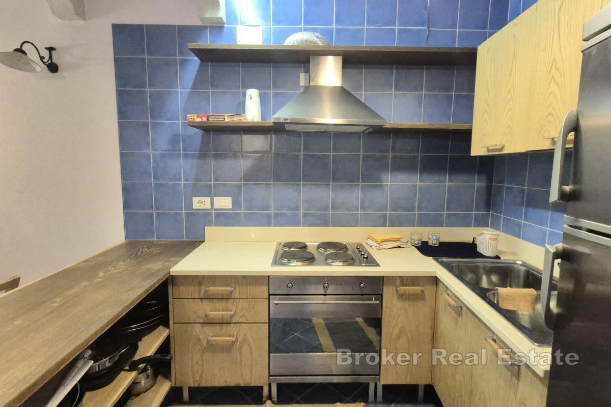 Ideales Steinhaus für einen Urlaub in einer ruhigen Bucht