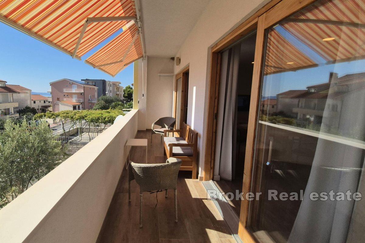 Moderan apartman s garažom i terasom
