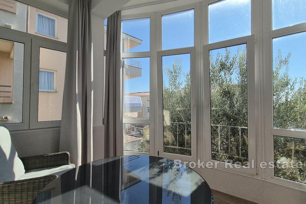 Современная квартира с гаражом и террасой