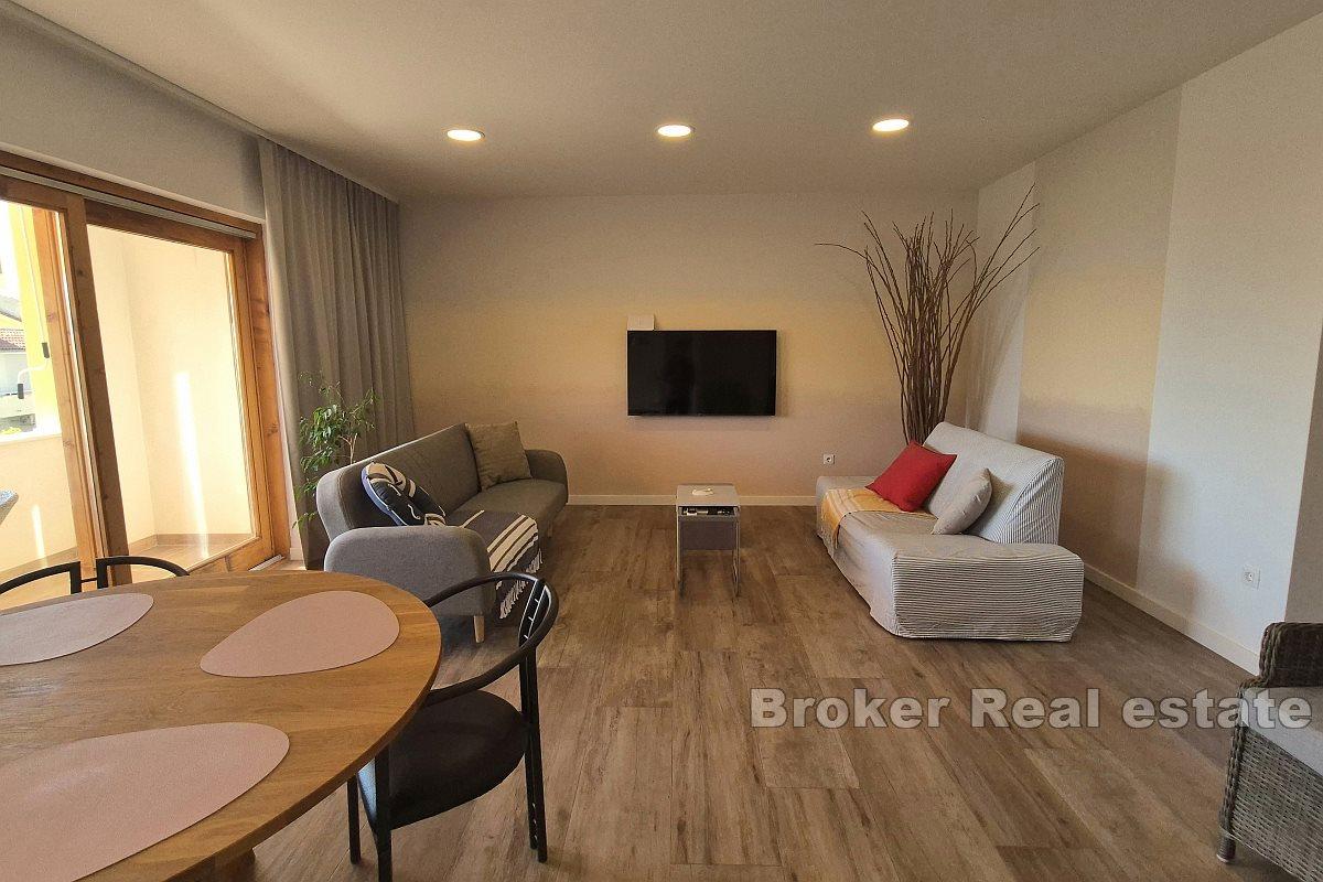 Современная квартира с гаражом и террасой