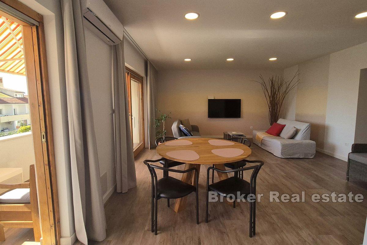 Современная квартира с гаражом и террасой