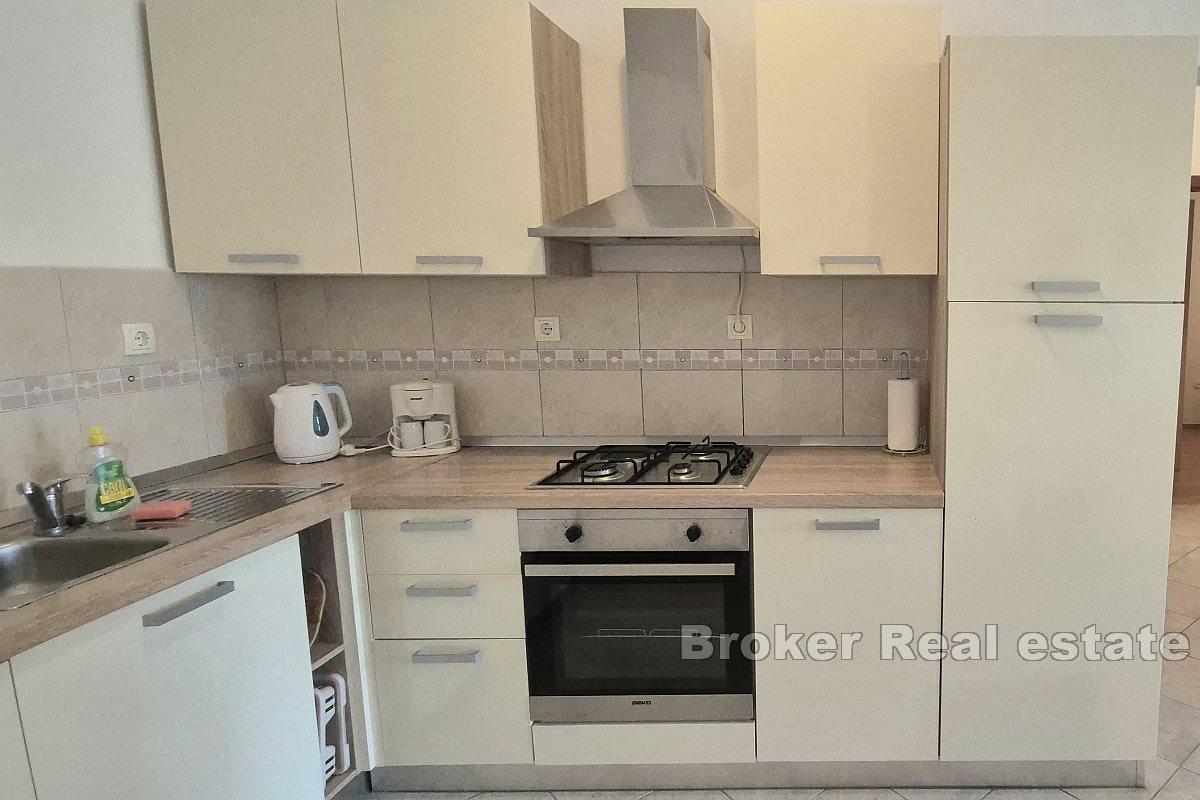 Современная меблированная квартира с парковочным местом