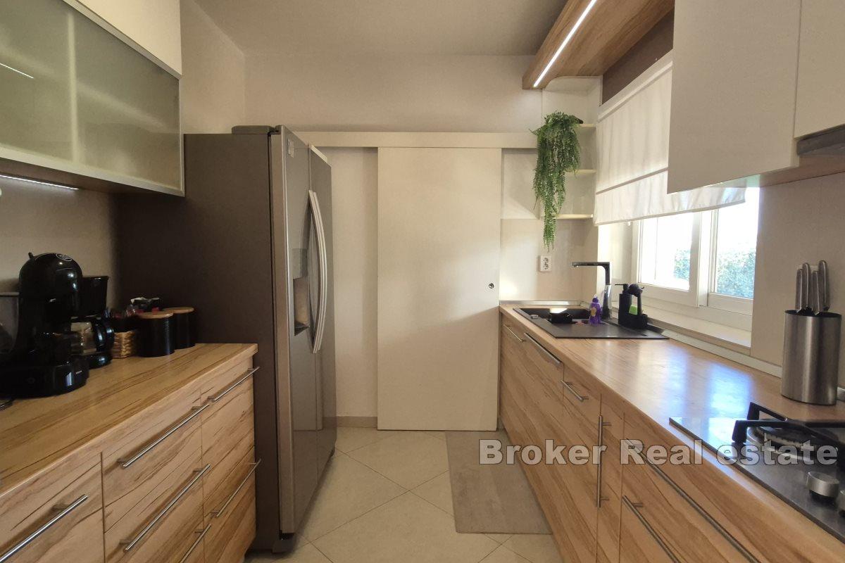 Willa z basenem w spokojnej okolicy