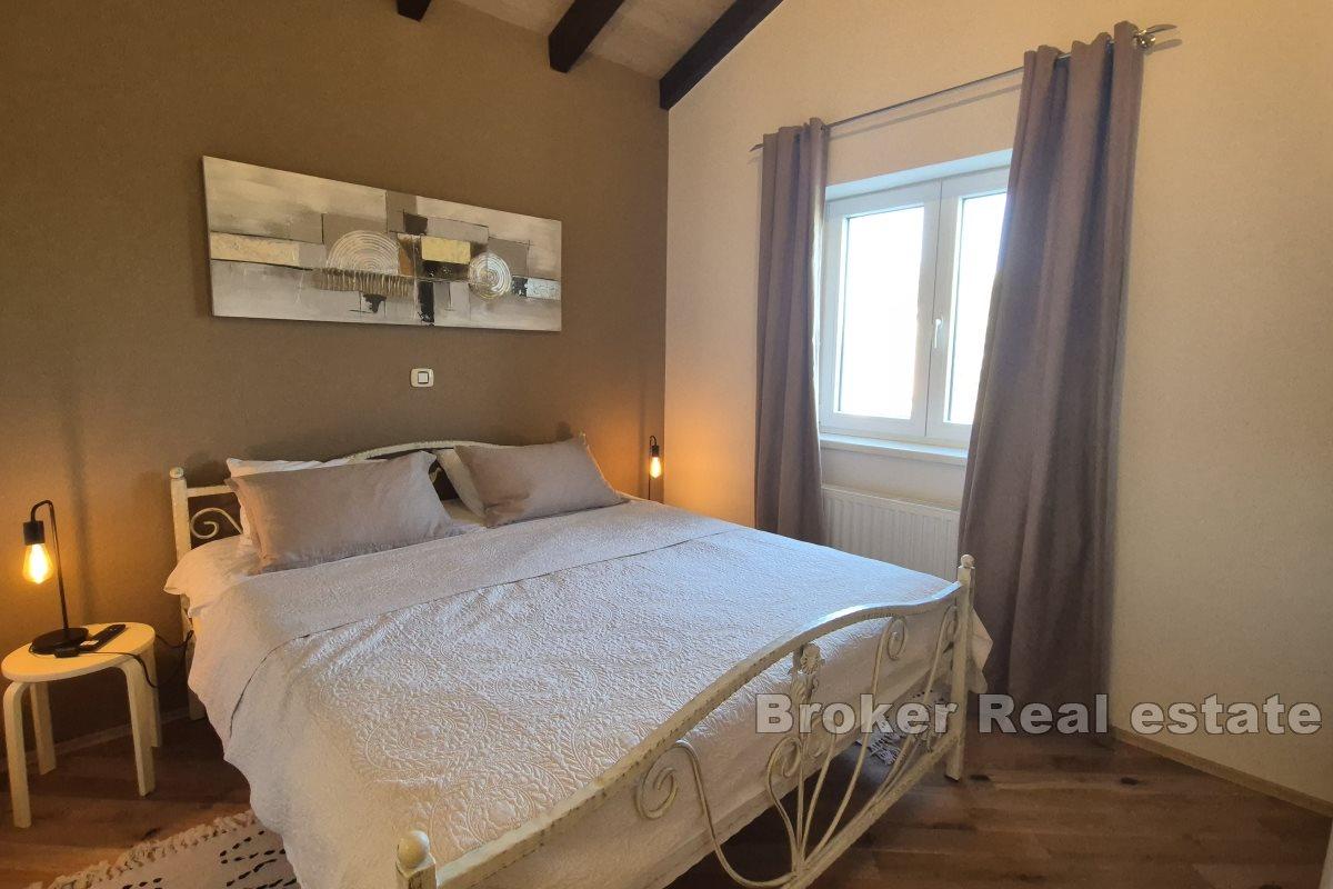 Willa z basenem w spokojnej okolicy