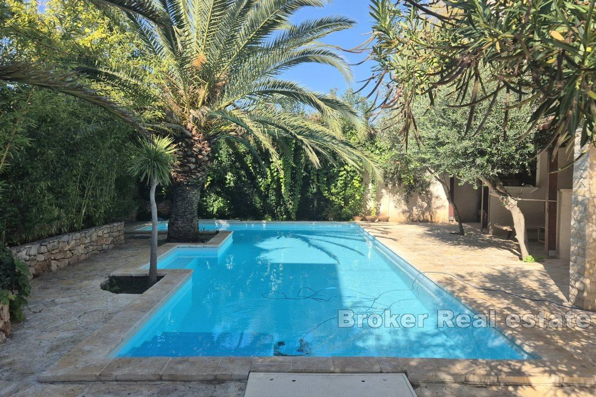 Haus mit Apartments, Pool und Whirlpool