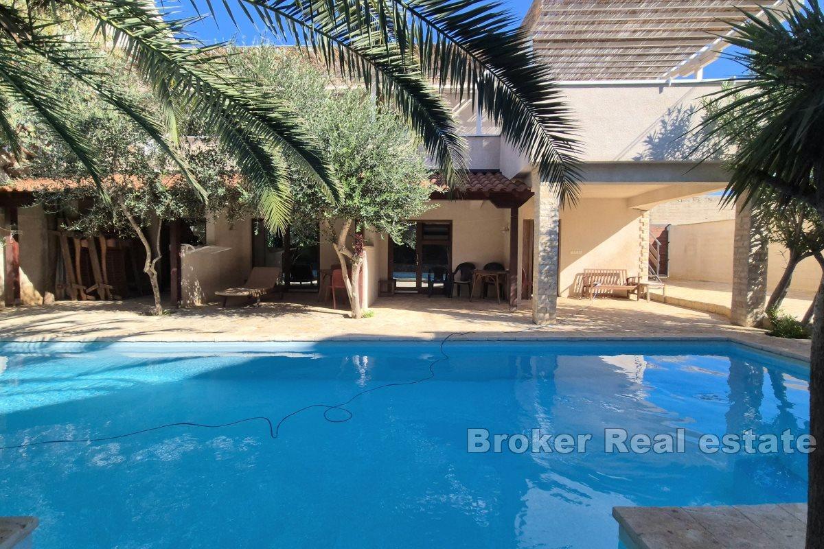 Haus mit Apartments, Pool und Whirlpool