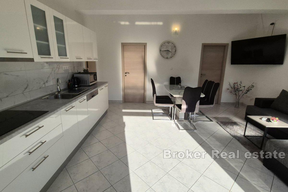 Trzy jednostki mieszkalne z kawiarnią