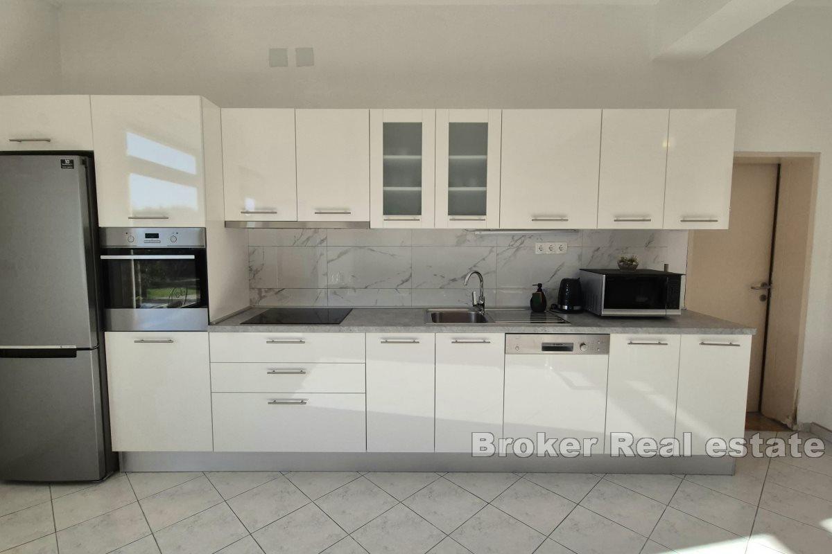 Trzy jednostki mieszkalne z kawiarnią