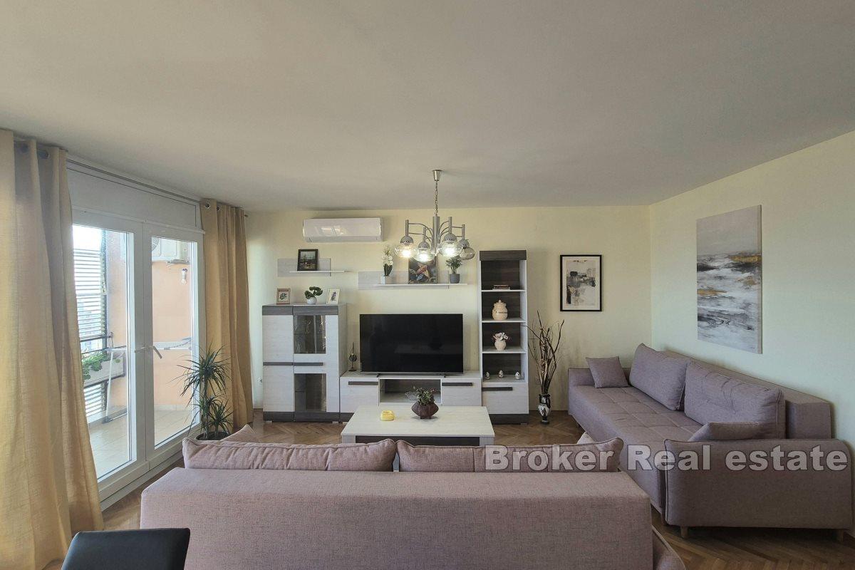 Møblert leilighet med havutsikt