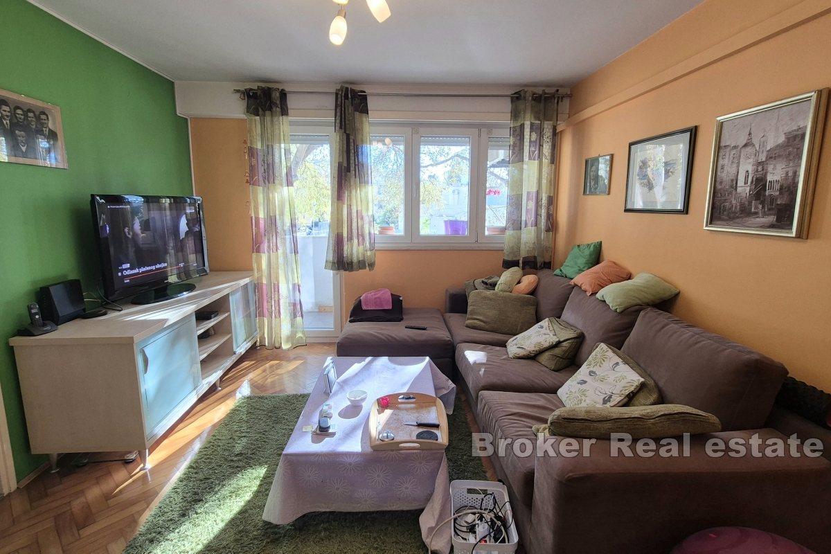 Dvosobni stan na atraktivnoj lokaciji