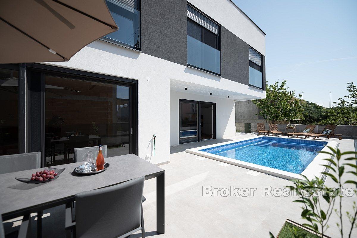 Trogir - Moderná vila s bazénom
