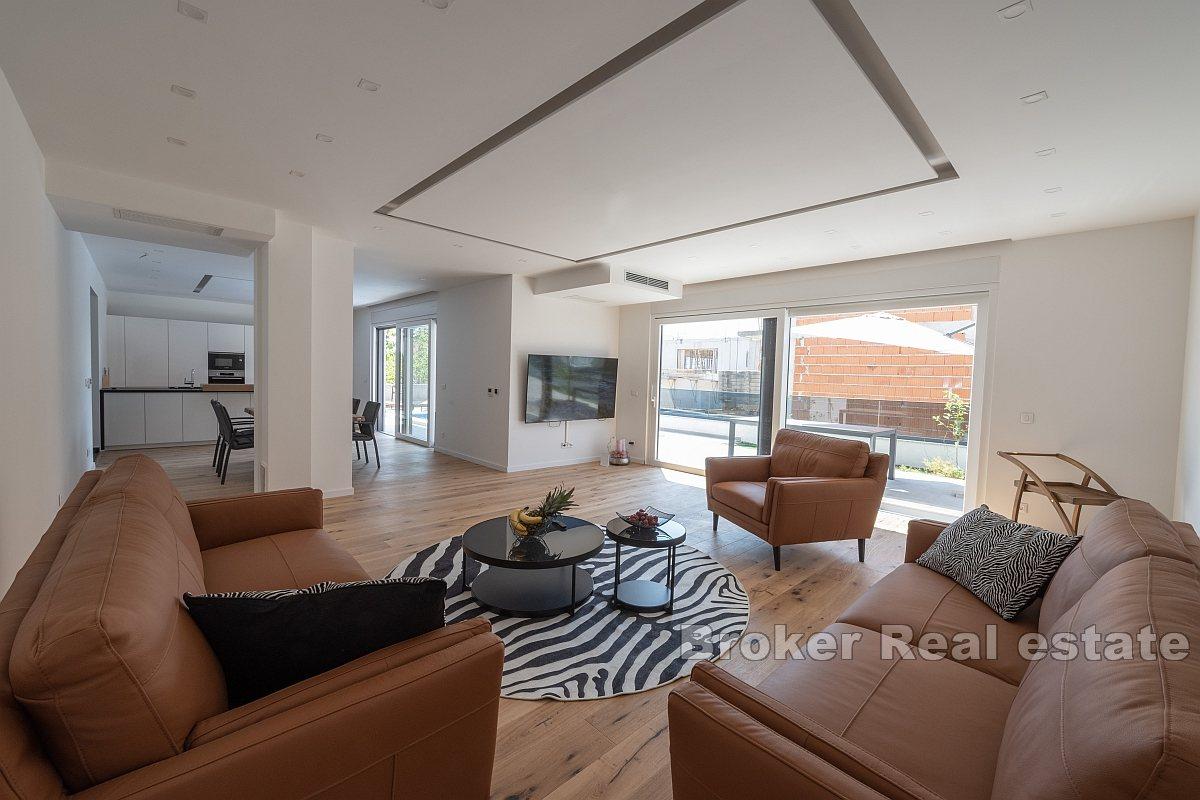 Trogir - Moderná vila s bazénom