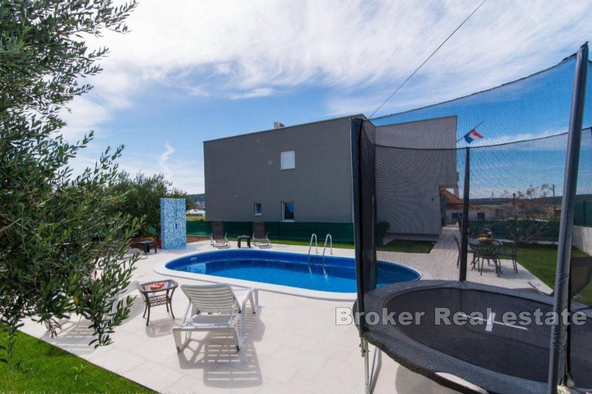 001-2047-40-Trogir-Apartment-house-with-pool-for-sale
