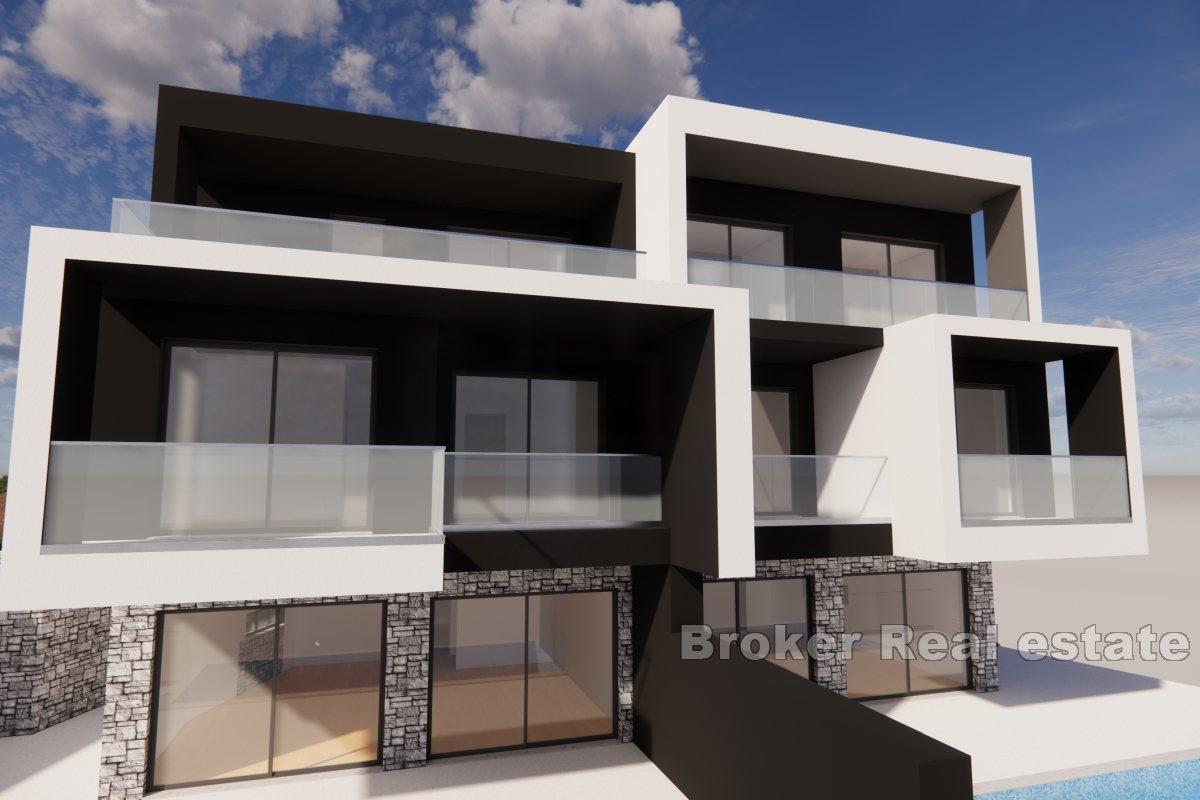 Dvojvila s bazénem v blízkosti moře