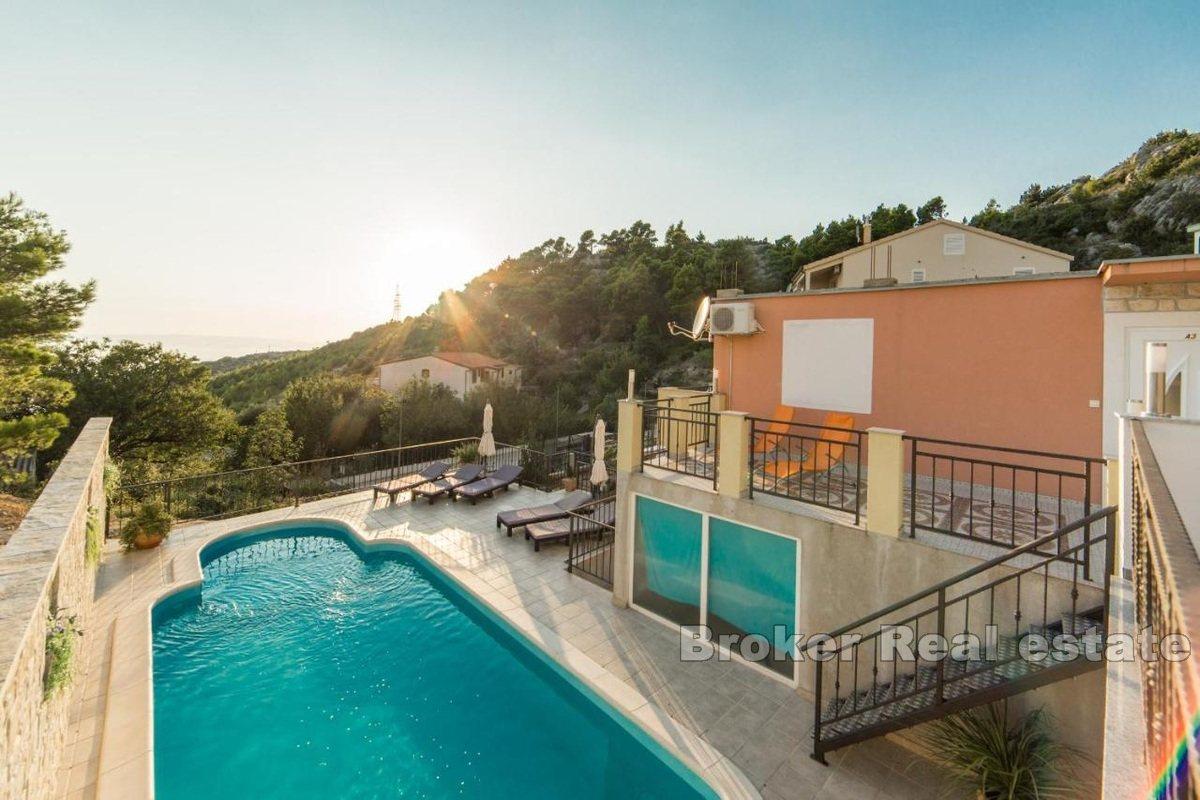 Apartmanska kuća s pet stambenih jedinica
