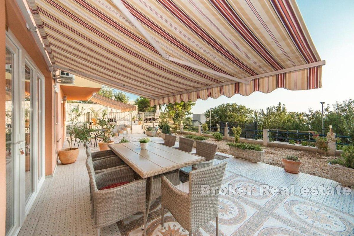 Apartmanska kuća s pet stambenih jedinica