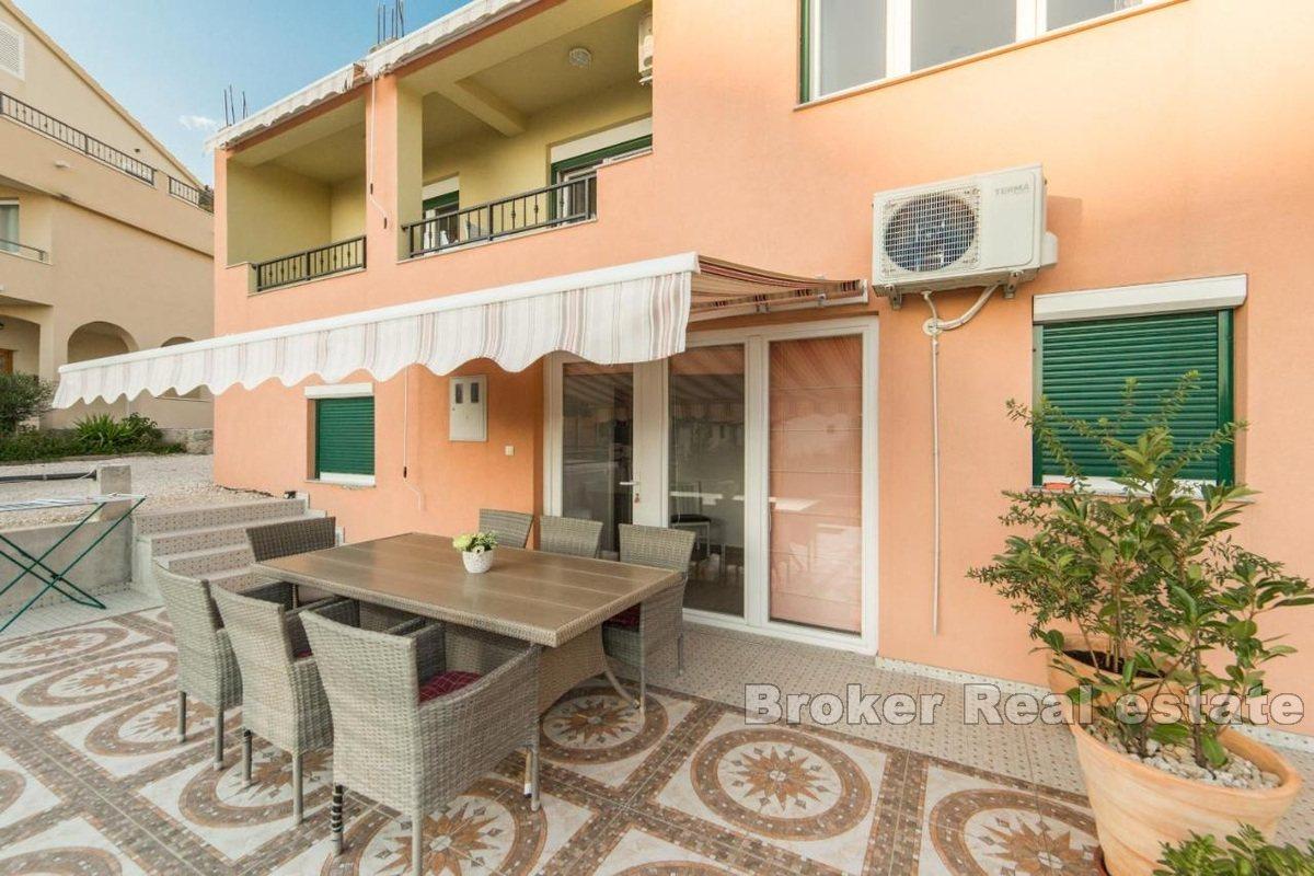 Apartmanska kuća s pet stambenih jedinica