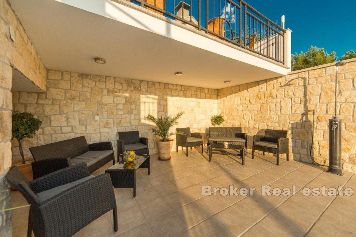 Apartmanska kuća s pet stambenih jedinica