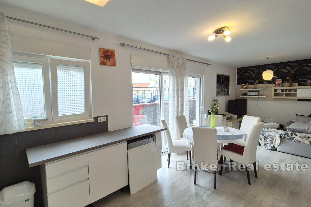 Appartement de deux chambres avec place de parking