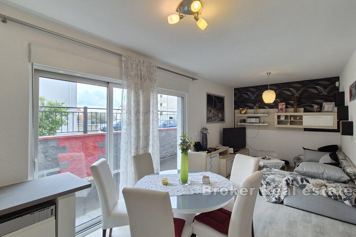 Appartement de deux chambres avec place de parking