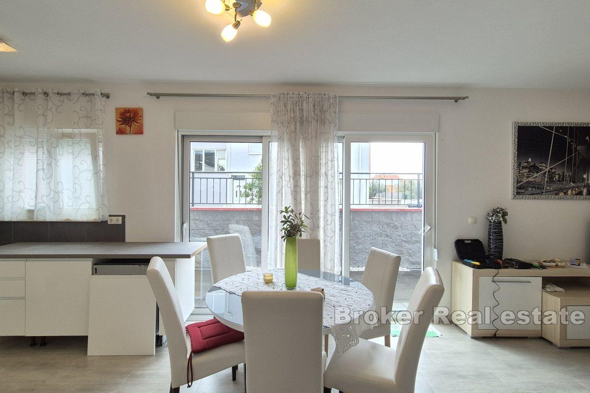 Appartement de deux chambres avec place de parking