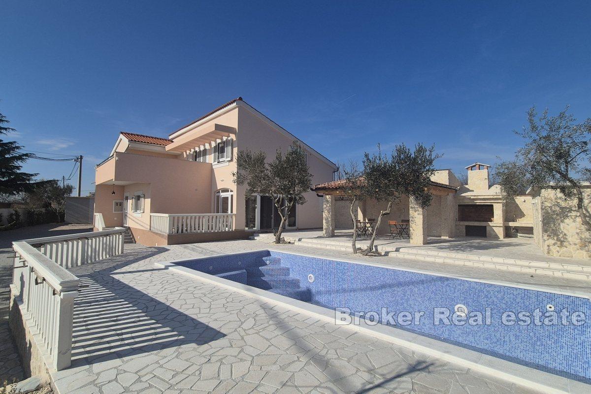 Dom wakacyjny z podgrzewanym basenem