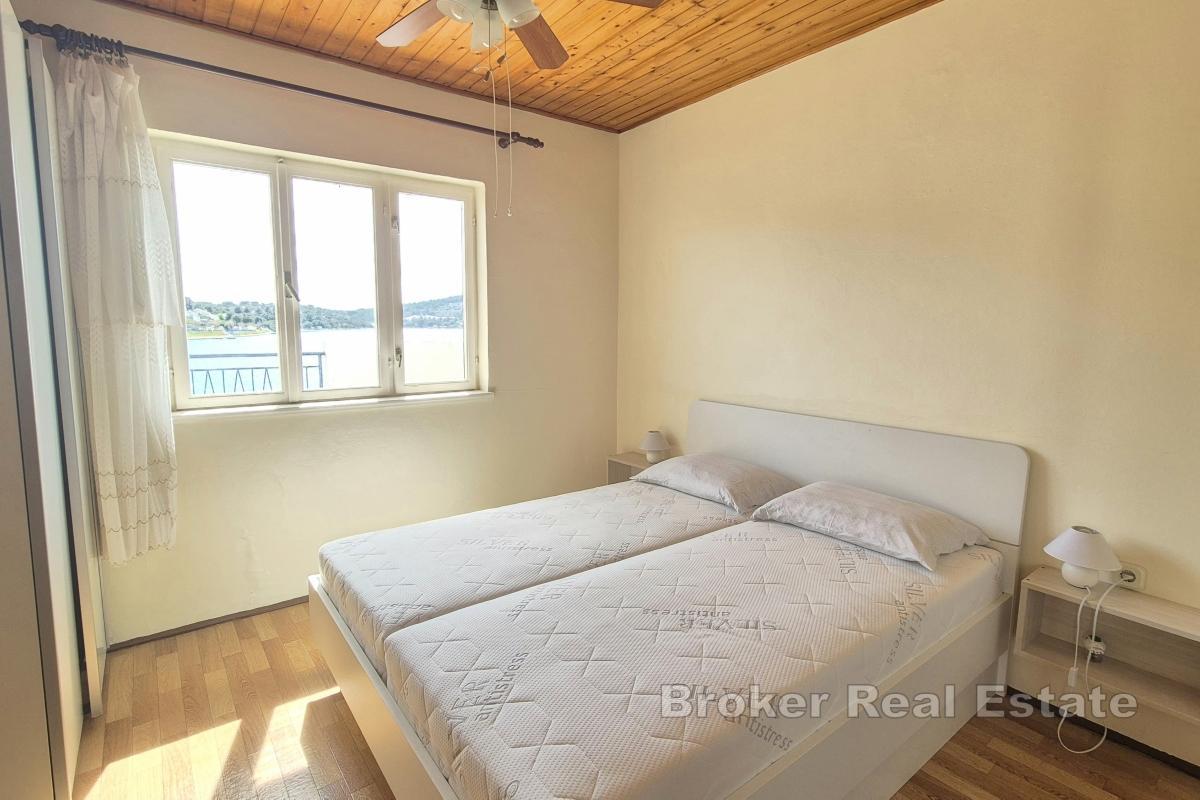 Szesnastopokojowy dom nad morzem