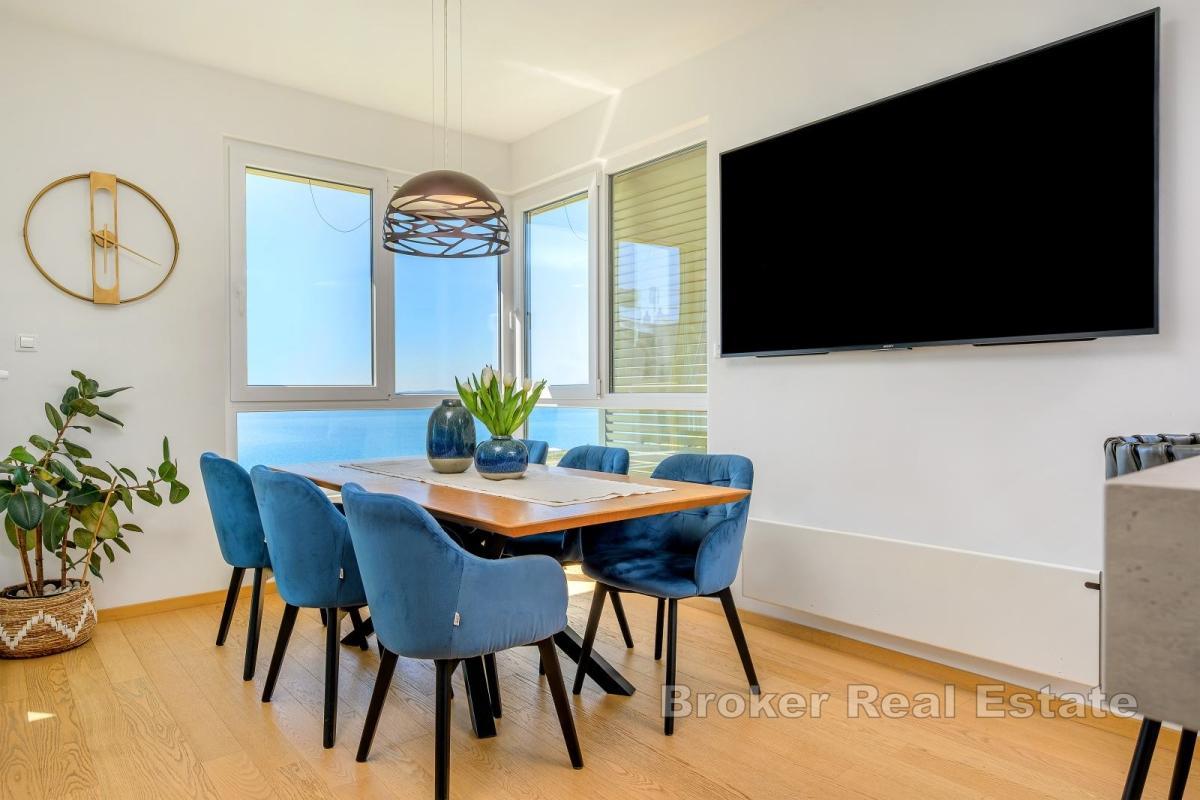 Elegancki apartament z trzema sypialniami, widokiem i garażem