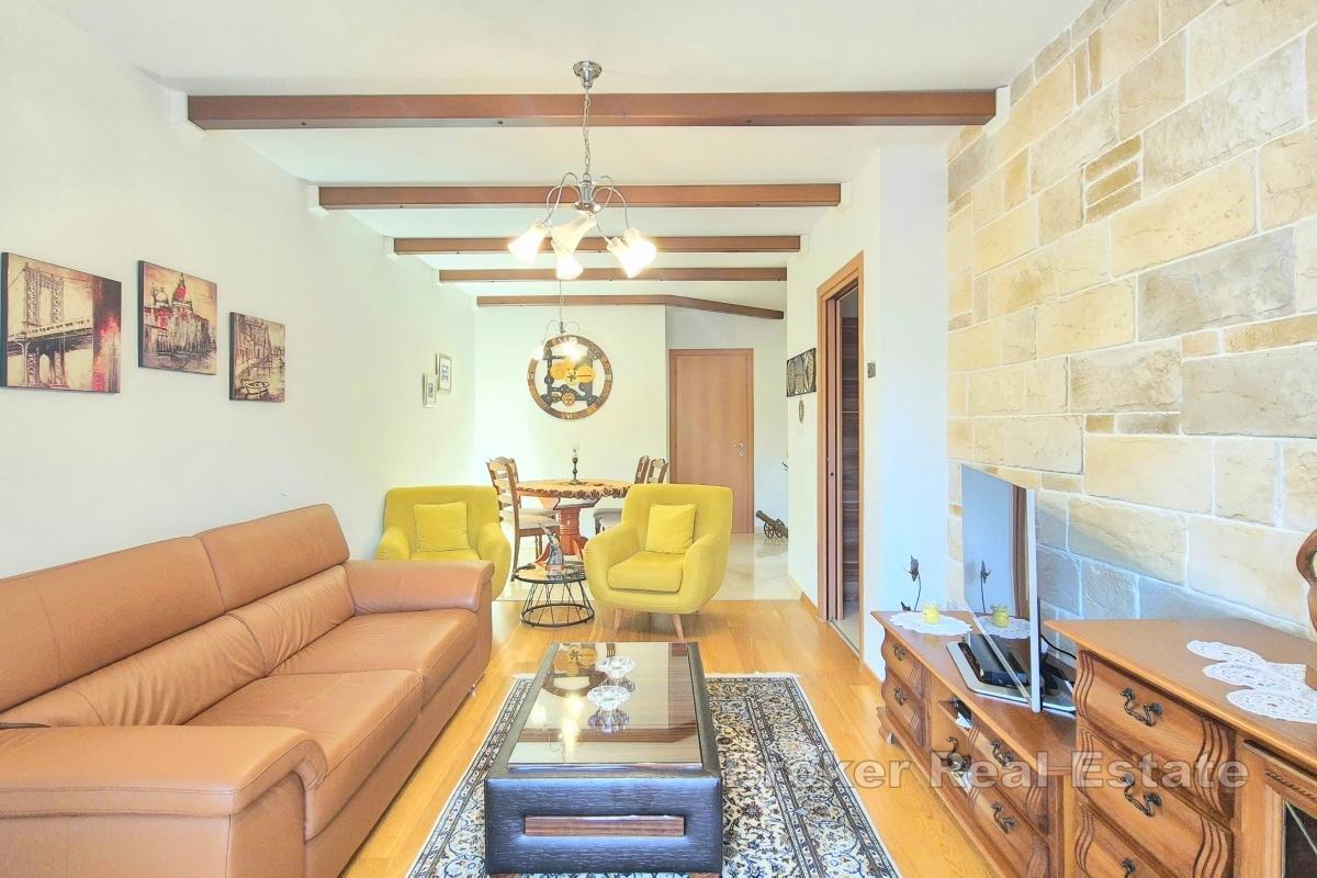 Apartament dwupokojowy z miejscem parkingowym i ogrodem