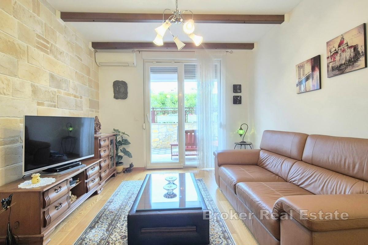 Apartament dwupokojowy z miejscem parkingowym i ogrodem