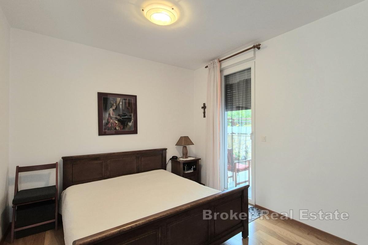 Apartament dwupokojowy z miejscem parkingowym i ogrodem