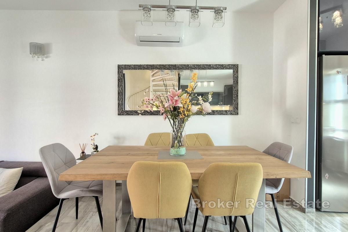 Wohnung mit drei Schlafzimmern und Garage