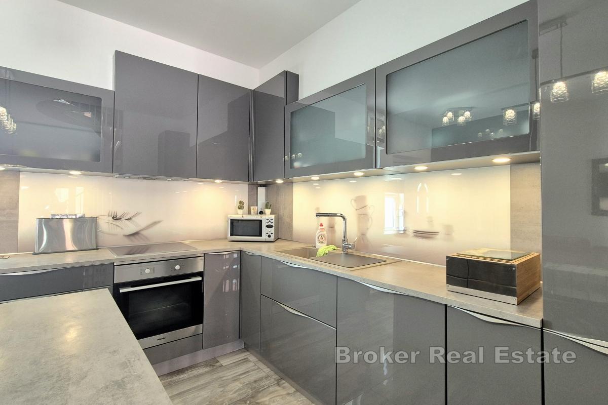 Wohnung mit drei Schlafzimmern und Garage