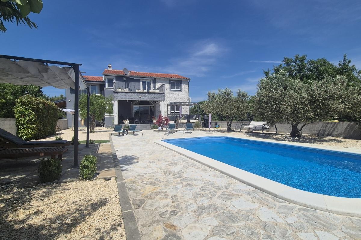 001-2047-74-Sibenik-Four-bedroom-house-with-pool-for-sale