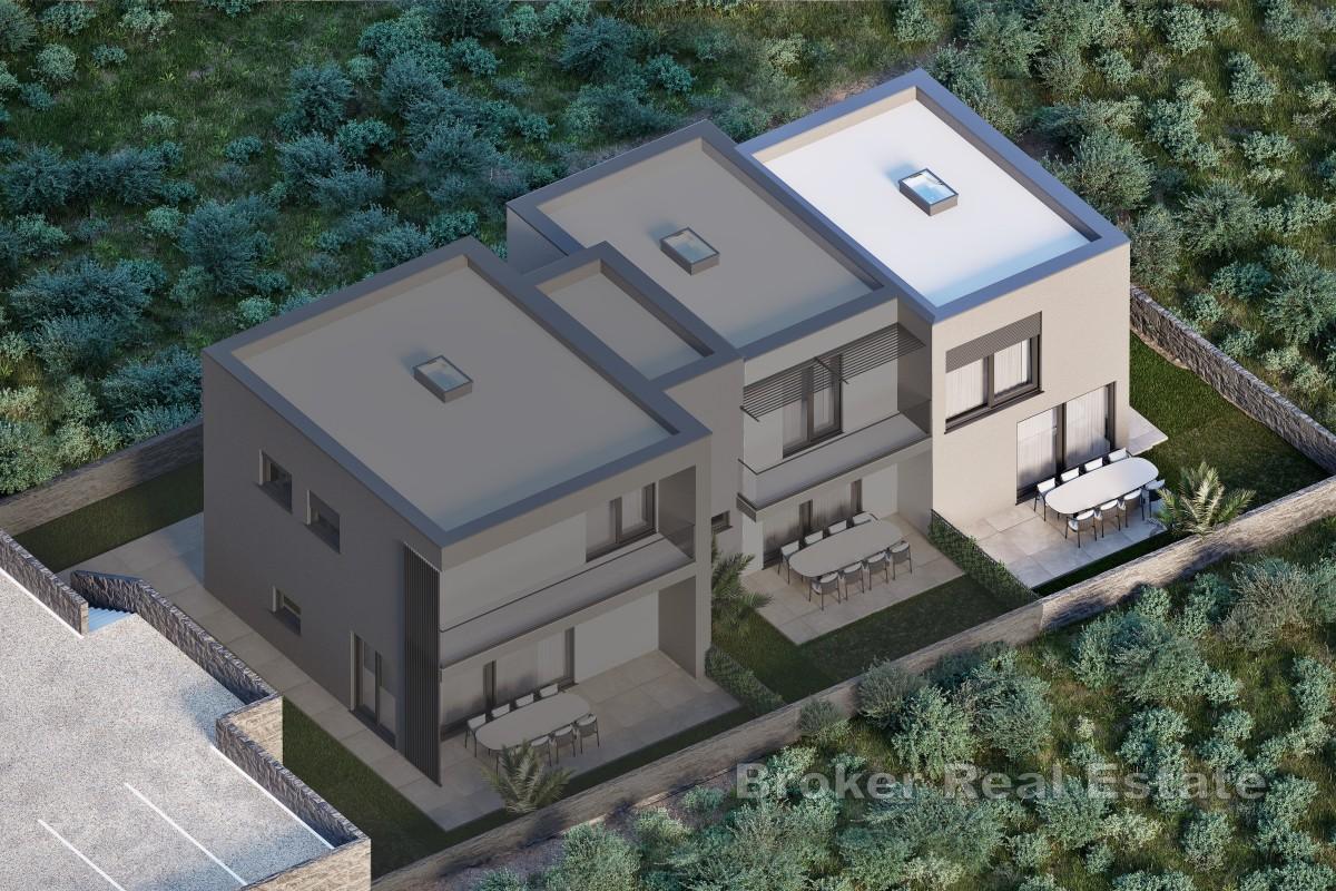 Triplex s dvorem a bazénem