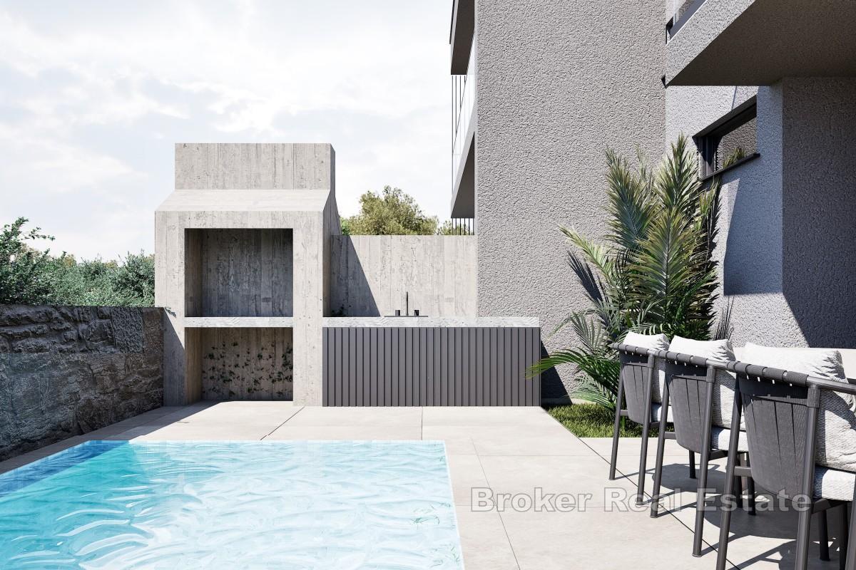 Třípokojový triplex s parkovacími místy a možností bazénu