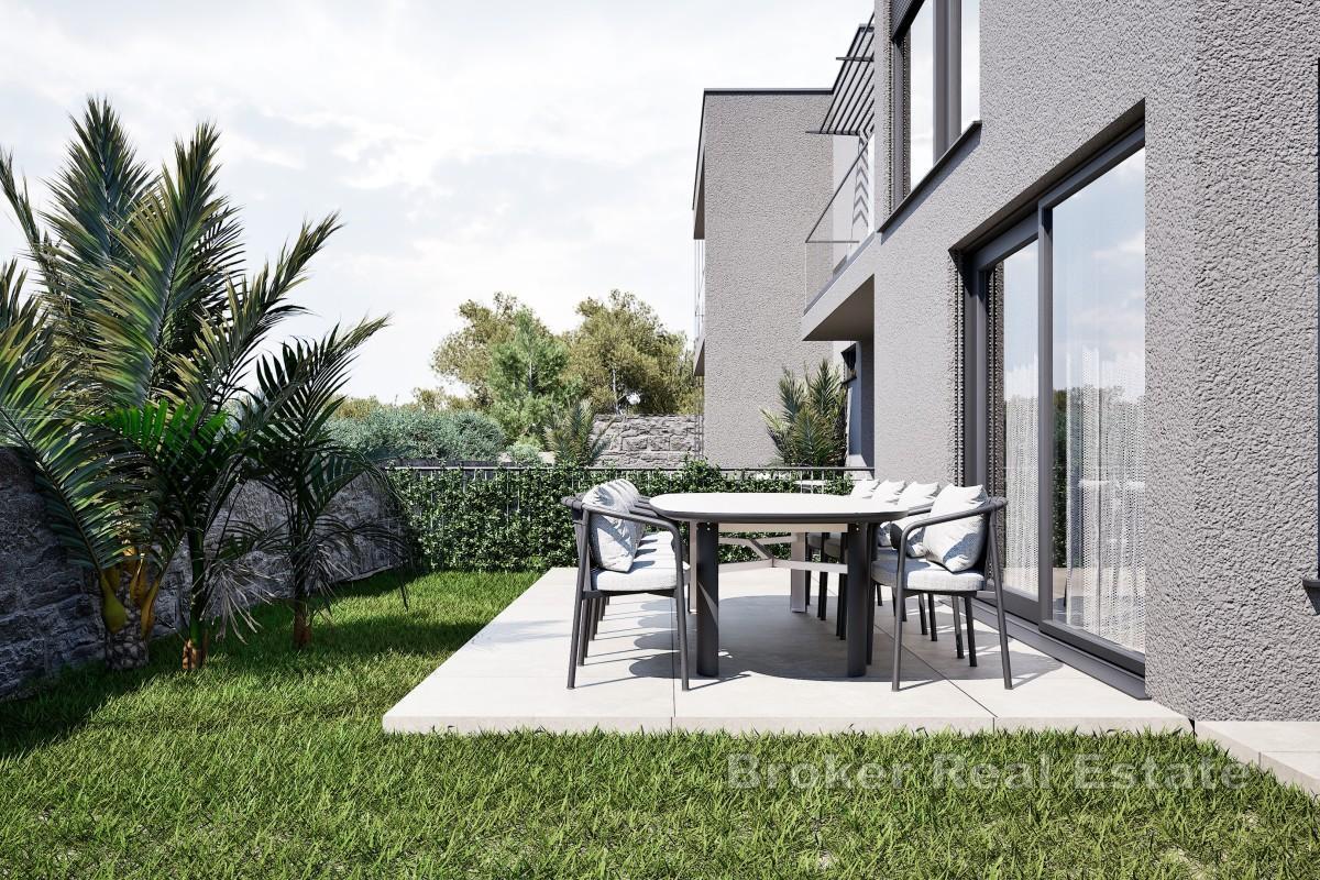 Trosobni triplex s parkirnim mjestima i mogućnošću bazena