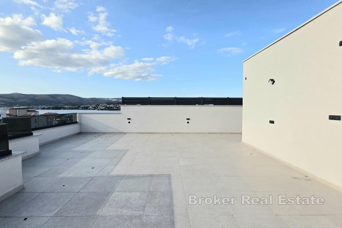 Penthouse z tarasem na dachu i widokiem na morze
